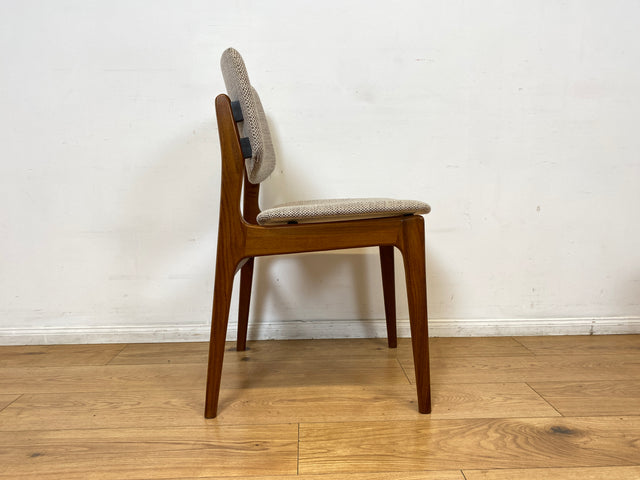 WMK I Set aus 4 hochwertigen skandinavischen Mid-Century Esszimmerstühlen mit naturbeigem Originalbezug & Walnuss Rahmen I Stühle Küchenstühle Dining Chairs Holz Polster Vintage Berlin Bochum Dresden