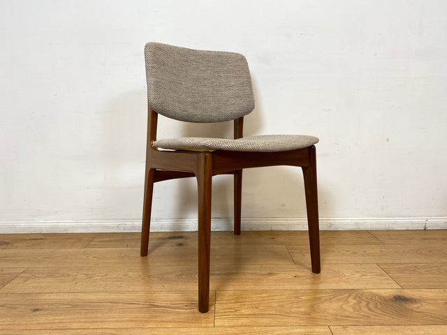 WMK I Set aus 4 hochwertigen skandinavischen Mid-Century Esszimmerstühlen mit naturbeigem Originalbezug & Walnuss Rahmen I Stühle Küchenstühle Dining Chairs Holz Polster Vintage Berlin Bochum Dresden