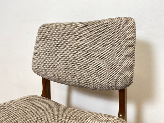 WMK I Set aus 4 hochwertigen skandinavischen Mid-Century Esszimmerstühlen mit naturbeigem Originalbezug & Walnuss Rahmen I Stühle Küchenstühle Dining Chairs Holz Polster Vintage Berlin Bochum Dresden