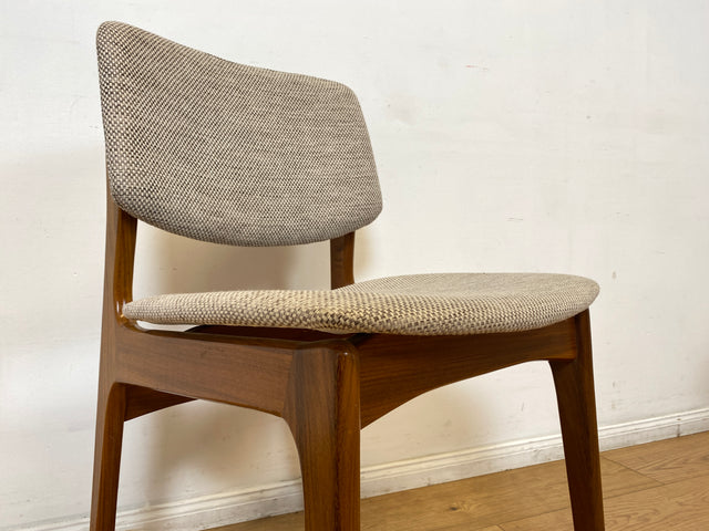 WMK I Set aus 4 hochwertigen skandinavischen Mid-Century Esszimmerstühlen mit naturbeigem Originalbezug & Walnuss Rahmen I Stühle Küchenstühle Dining Chairs Holz Polster Vintage Berlin Bochum Dresden