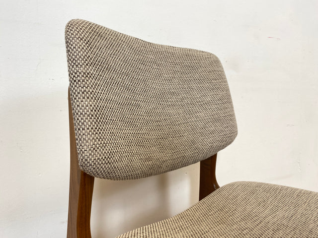 WMK I Set aus 4 hochwertigen skandinavischen Mid-Century Esszimmerstühlen mit naturbeigem Originalbezug & Walnuss Rahmen I Stühle Küchenstühle Dining Chairs Holz Polster Vintage Berlin Bochum Dresden