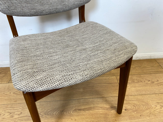 WMK I Set aus 4 hochwertigen skandinavischen Mid-Century Esszimmerstühlen mit naturbeigem Originalbezug & Walnuss Rahmen I Stühle Küchenstühle Dining Chairs Holz Polster Vintage Berlin Bochum Dresden