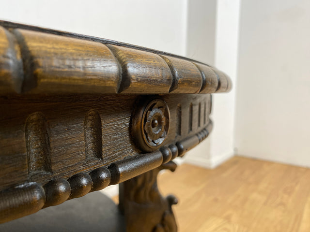 WMK Particularly beautiful and very well preserved round antique salon table made of solid wood with hand-carved lion heads and lion paws # Coffee table living room table coffee table Gründerzeit vintage