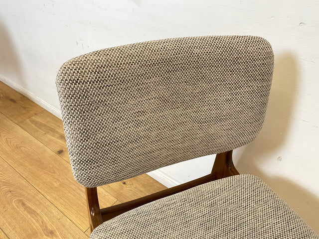 WMK I Set aus 4 hochwertigen skandinavischen Mid-Century Esszimmerstühlen mit naturbeigem Originalbezug & Walnuss Rahmen I Stühle Küchenstühle Dining Chairs Holz Polster Vintage Berlin Bochum Dresden