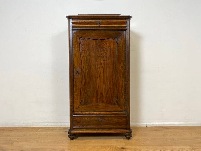 WMK I Charaktervoller dänischer antiker Schrank aus massiver Eiche mit Schubladen I Hochschrank Highboard Geschirr Dielen Wäsche Kleider Bauern Historismus Biedermeier Vintage Berlin Bayern Düsseldorf