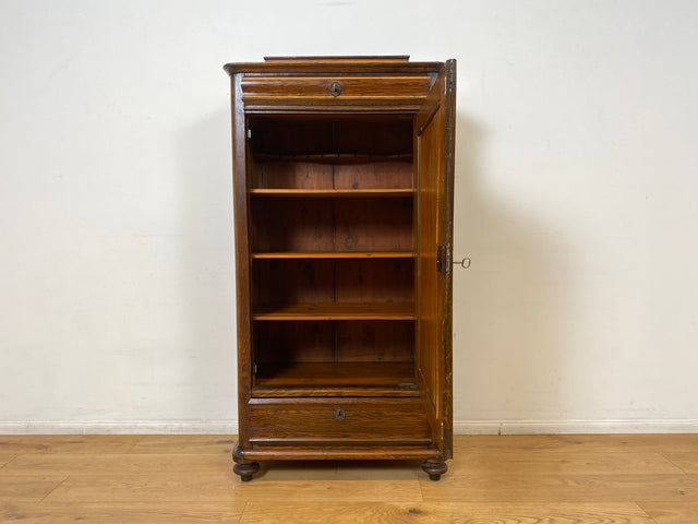 WMK I Charaktervoller dänischer antiker Schrank aus massiver Eiche mit Schubladen I Hochschrank Highboard Geschirr Dielen Wäsche Kleider Bauern Historismus Biedermeier Vintage Berlin Bayern Düsseldorf