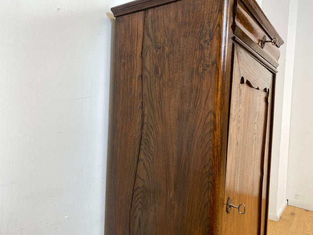 WMK I Charaktervoller dänischer antiker Schrank aus massiver Eiche mit Schubladen I Hochschrank Highboard Geschirr Dielen Wäsche Kleider Bauern Historismus Biedermeier Vintage Berlin Bayern Düsseldorf