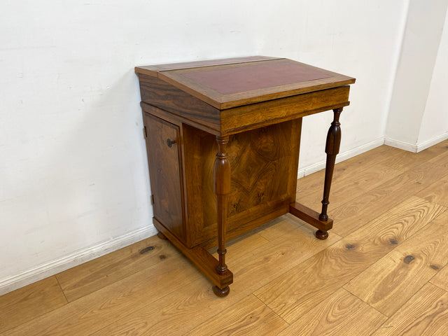 Schreib Pult Schmink Kommode Desk WMK I Edler 50er Jahre Schreibpult in antikem Davenport Stil, Vollholz in Nussbaum , mit Klappdeckel, Schubladen & goldgeprägter Leder Einlage I Sekretär Sitz Vintage