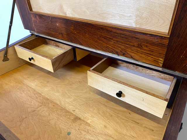 Schreib Pult Schmink Kommode Desk WMK I Edler 50er Jahre Schreibpult in antikem Davenport Stil, Vollholz in Nussbaum , mit Klappdeckel, Schubladen & goldgeprägter Leder Einlage I Sekretär Sitz Vintage