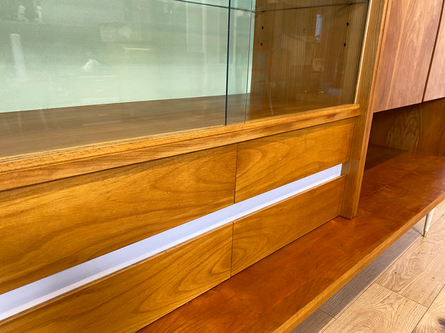WMK I Stilvoller Mid-Century Wohnzimmerschrank mit Schubladen