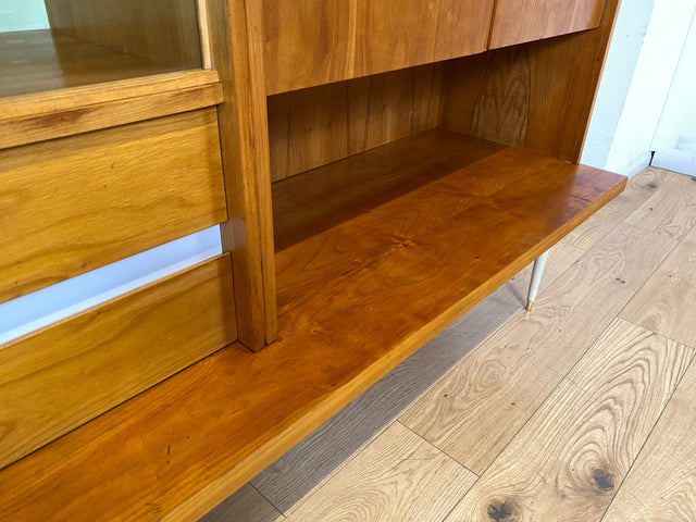 WMK I Stilvoller Mid-Century Wohnzimmerschrank mit Schubladen