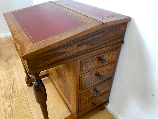 Schreib Pult Schmink Kommode Desk WMK I Edler 50er Jahre Schreibpult in antikem Davenport Stil, Vollholz in Nussbaum , mit Klappdeckel, Schubladen & goldgeprägter Leder Einlage I Sekretär Sitz Vintage