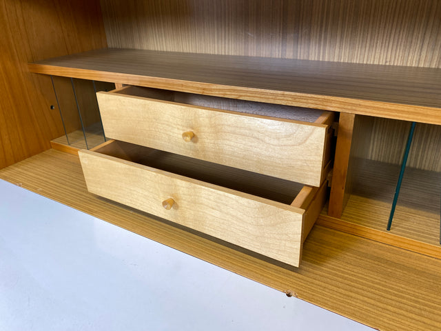 WMK I Besonders schöner heller Mid-Century Schreibschrank mit Beleuchtung