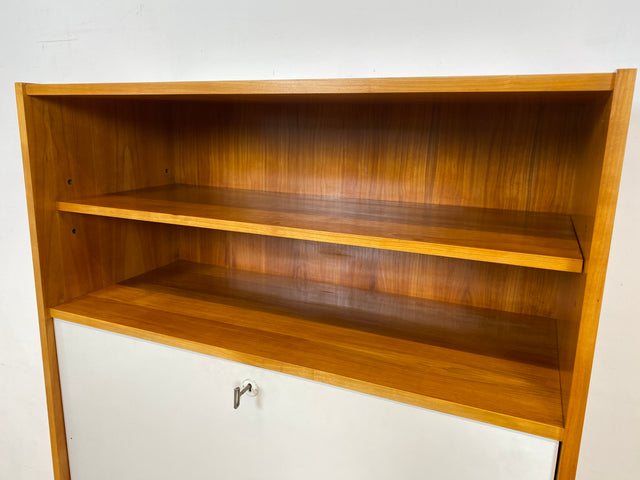 WMK I Besonders schöner heller Mid-Century Schreibschrank mit Beleuchtung
