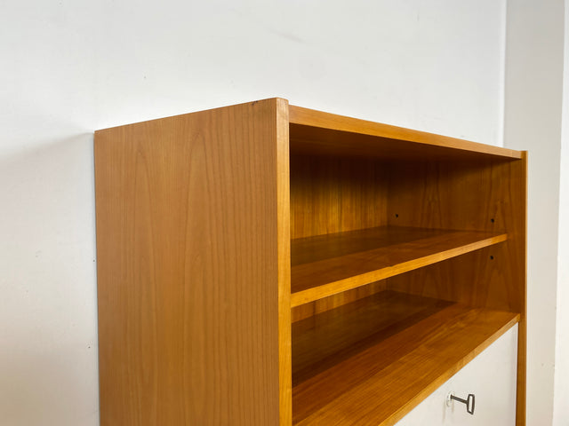 WMK I Besonders schöner heller Mid-Century Schreibschrank mit Beleuchtung