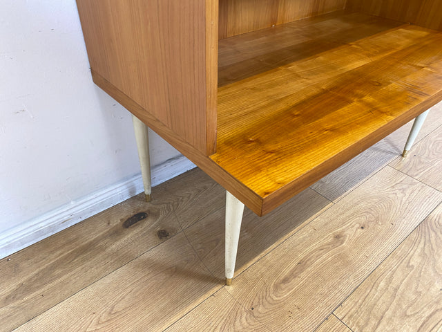 WMK I Besonders schöner heller Mid-Century Schreibschrank mit Beleuchtung