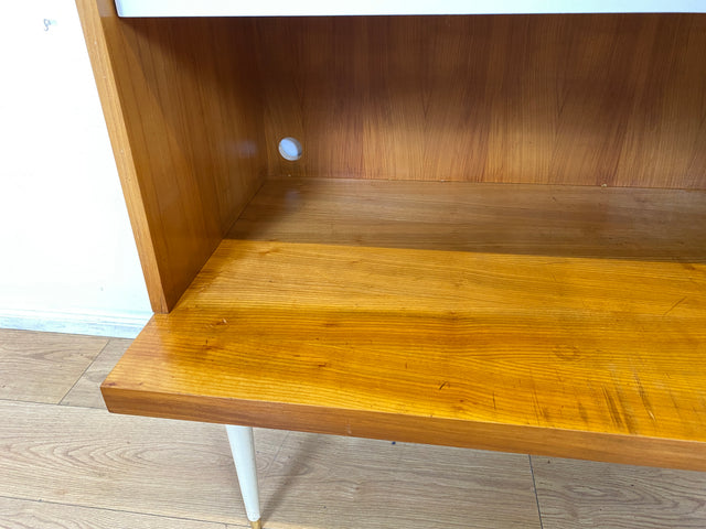 WMK I Besonders schöner heller Mid-Century Schreibschrank mit Beleuchtung