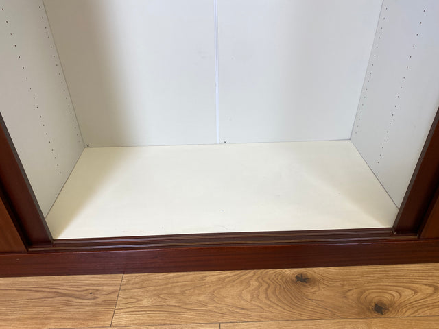 WMK I Hochwertiger großer skandinavischer Kleiderschrank in Mahagoni mit Aufsatz und Schiebetüren I Schrank Wardrobe Schlafzimmer Wäsche Danish Design Mid-Century Vintage Berlin Stuttgart Leipzig