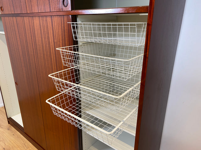 WMK I Hochwertiger großer skandinavischer Kleiderschrank in Mahagoni mit Aufsatz und Schiebetüren I Schrank Wardrobe Schlafzimmer Wäsche Danish Design Mid-Century Vintage Berlin Stuttgart Leipzig