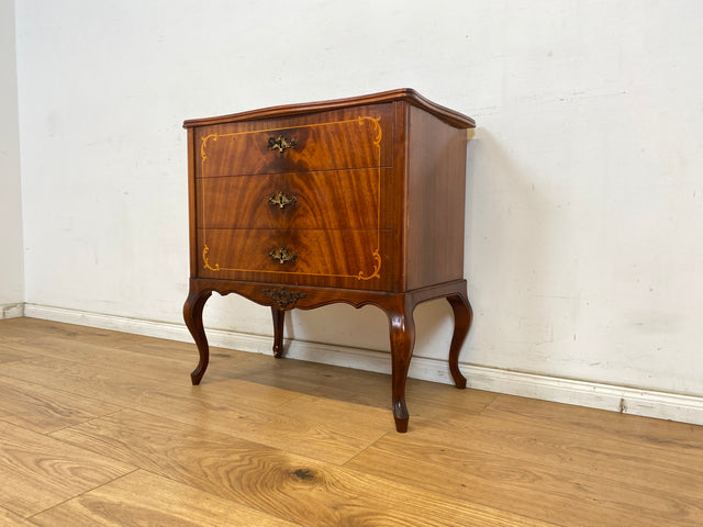 WMK Elegante und sehr gut erhaltene schwedische Stilmöbel Kommode aus vollem Holz mit Schubladen , Intarsien und Messingbeschlägen # Schubladenkommode Wäschekommode Flurkommode Vintage barock Rokoko