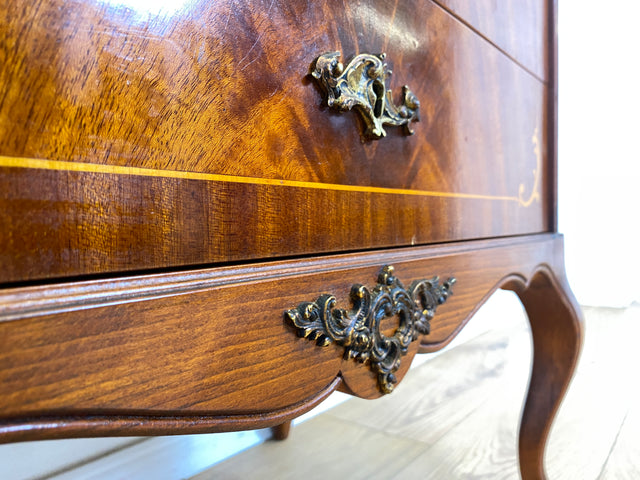 WMK Elegante und sehr gut erhaltene schwedische Stilmöbel Kommode aus vollem Holz mit Schubladen , Intarsien und Messingbeschlägen # Schubladenkommode Wäschekommode Flurkommode Vintage barock Rokoko