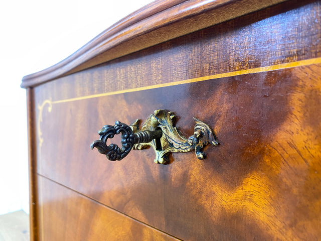 WMK Elegante und sehr gut erhaltene schwedische Stilmöbel Kommode aus vollem Holz mit Schubladen , Intarsien und Messingbeschlägen # Schubladenkommode Wäschekommode Flurkommode Vintage barock Rokoko