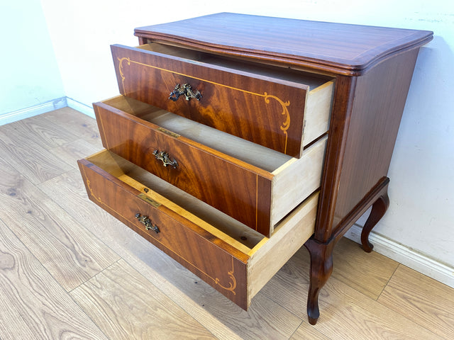 WMK Elegante und sehr gut erhaltene schwedische Stilmöbel Kommode aus vollem Holz mit Schubladen , Intarsien und Messingbeschlägen # Schubladenkommode Wäschekommode Flurkommode Vintage barock Rokoko