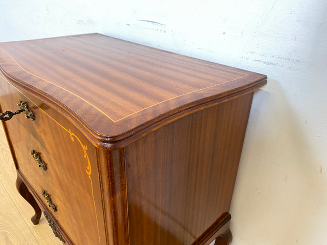 WMK Elegante und sehr gut erhaltene schwedische Stilmöbel Kommode aus vollem Holz mit Schubladen , Intarsien und Messingbeschlägen # Schubladenkommode Wäschekommode Flurkommode Vintage barock Rokoko