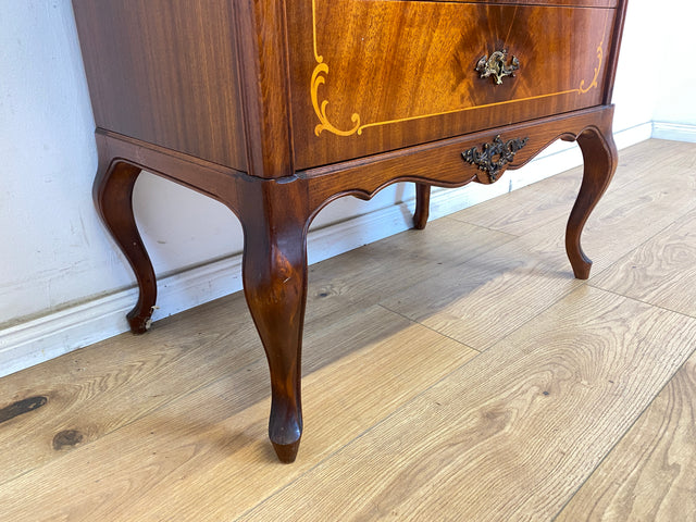 WMK Elegante und sehr gut erhaltene schwedische Stilmöbel Kommode aus vollem Holz mit Schubladen , Intarsien und Messingbeschlägen # Schubladenkommode Wäschekommode Flurkommode Vintage barock Rokoko