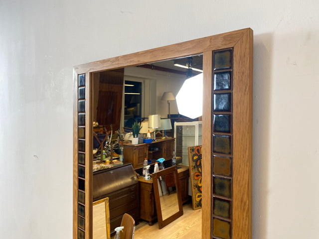 WMK Freundlicher und gut erhaltener großer 70er Jahre Spiegel in hellem Holzrahmen mit zeittypischen Mosaikfliesen umrandet # Wandspiegel Mirror Holzspiegel Garderober Flurgarderobe Retro Vintage 60er