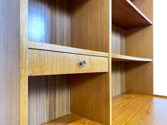 WMK Stilvoller skandinavischer Bücherschrank mit ausziehbarer Schreibplatte, Schubladen & verstell. Regalböden # Bücherregal Sekretär Regal Schreibschrank Highboard Sideboard Vintage Mid-Century 60er