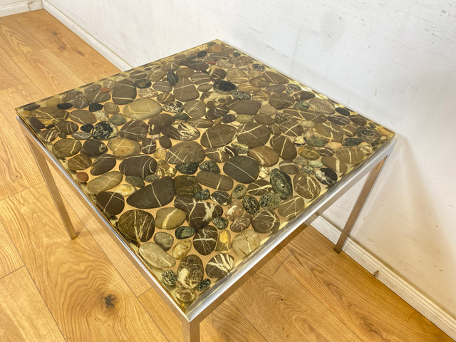 WMK Seltener und gut erhaltener 70er Jahre Couchtisch mit Epoxid Tischplatte mit eingelassenen echten Steinen auf Metallgestell # Wohnzimmertisch Coffee Table Glastisch Beistelltisch Vintage Space Age