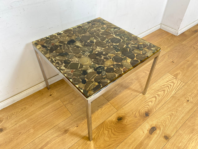 WMK Seltener und gut erhaltener 70er Jahre Couchtisch mit Epoxid Tischplatte mit eingelassenen echten Steinen auf Metallgestell # Wohnzimmertisch Coffee Table Glastisch Beistelltisch Vintage Space Age