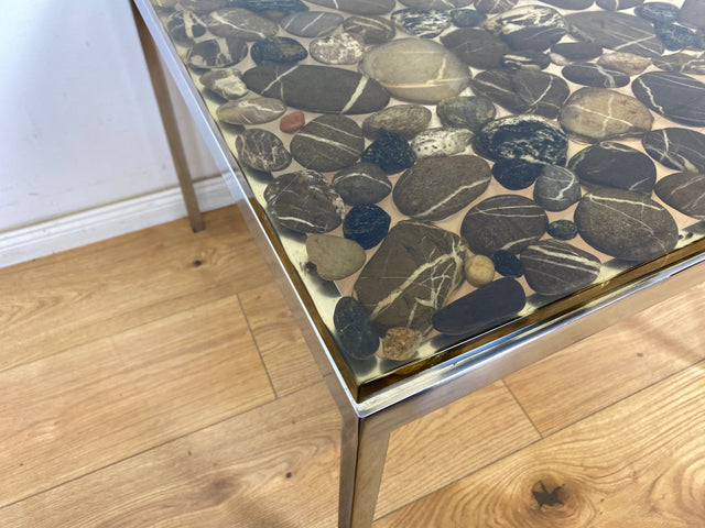 WMK Seltener und gut erhaltener 70er Jahre Couchtisch mit Epoxid Tischplatte mit eingelassenen echten Steinen auf Metallgestell # Wohnzimmertisch Coffee Table Glastisch Beistelltisch Vintage Space Age
