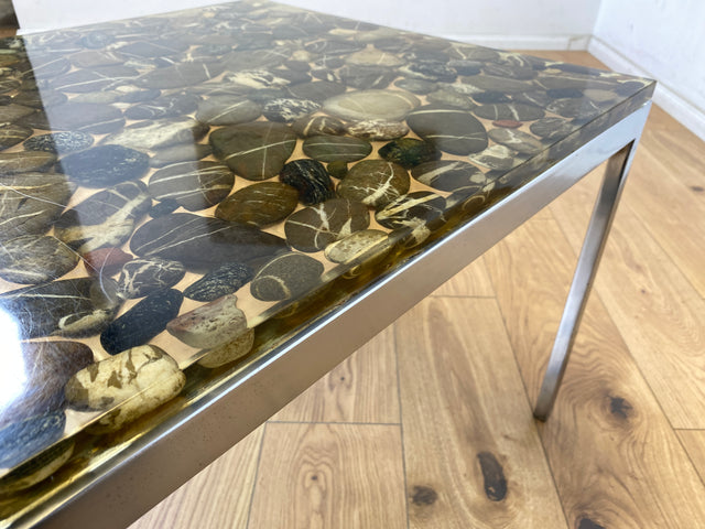 WMK Seltener und gut erhaltener 70er Jahre Couchtisch mit Epoxid Tischplatte mit eingelassenen echten Steinen auf Metallgestell # Wohnzimmertisch Coffee Table Glastisch Beistelltisch Vintage Space Age