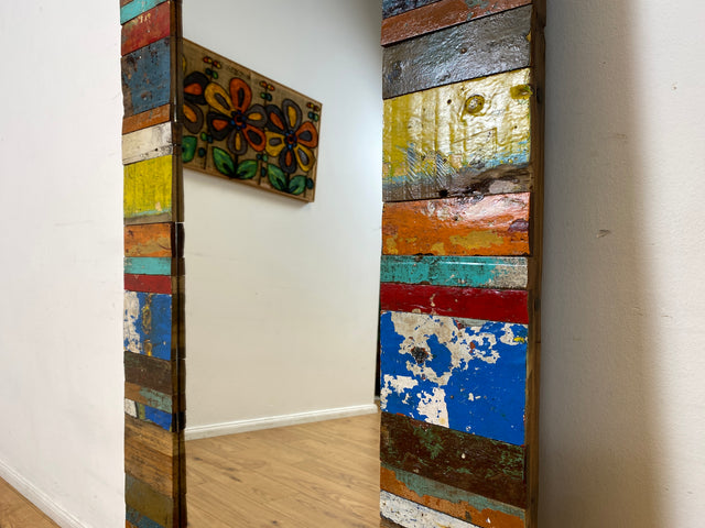 Boatwood by WMK I 70x160cm großer Spiegel I handgefertigtes Unikat aus altem Bootsholz in Originalfarben I bunter Wandspiegel Standspiegel Ganzkörperspiegel Flurspiegel Garderobe Berlin Hanau München