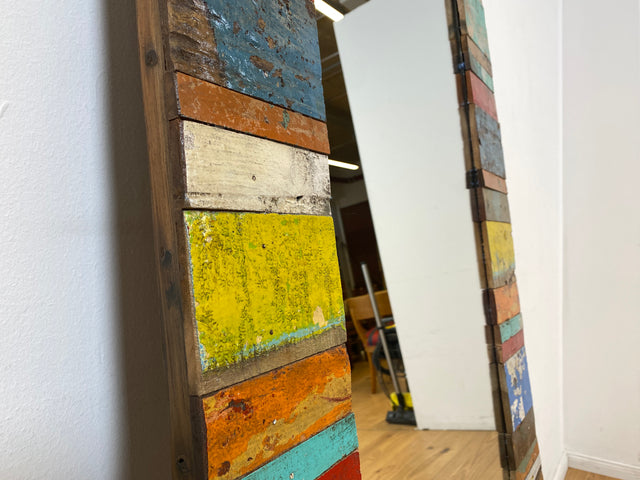Boatwood by WMK I 70x160cm großer Spiegel I handgefertigtes Unikat aus altem Bootsholz in Originalfarben I bunter Wandspiegel Standspiegel Ganzkörperspiegel Flurspiegel Garderobe Berlin Hanau München