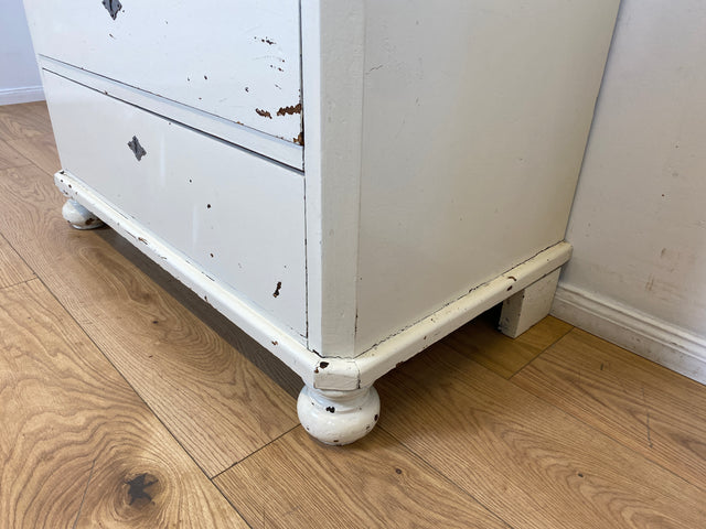 WMK I Charaktervolle weiße antike Kommode aus vollem Holz mit großen Schubladen I Schrank Anrichte Sideboard Wäsche Wickel Bad Flur Chest Cabinet Biedermeier Vintage Shabby Chic Berlin Celle Duisburg