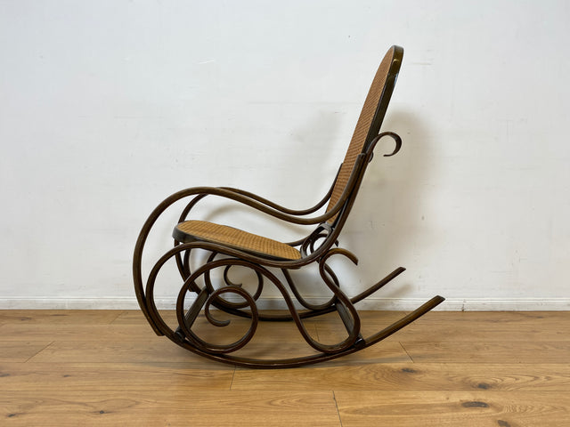 WMK I Eleganter italienischer Bugholz Schaukel Stuhl mit Wiener Geflecht von Sautto & Liberale im Thonet Stil, 1930-1960 I Sessel Fauteuil Lese Relax Rocking Chair Korb Vintage Berlin Bayern Bremen