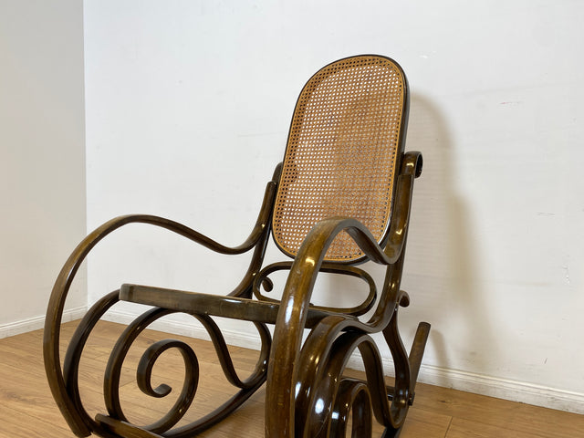 WMK I Eleganter italienischer Bugholz Schaukel Stuhl mit Wiener Geflecht von Sautto & Liberale im Thonet Stil, 1930-1960 I Sessel Fauteuil Lese Relax Rocking Chair Korb Vintage Berlin Bayern Bremen