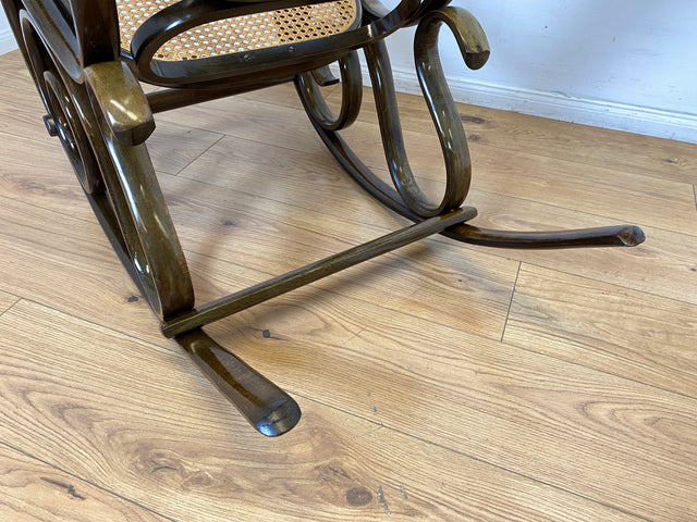 WMK I Eleganter italienischer Bugholz Schaukel Stuhl mit Wiener Geflecht von Sautto & Liberale im Thonet Stil, 1930-1960 I Sessel Fauteuil Lese Relax Rocking Chair Korb Vintage Berlin Bayern Bremen