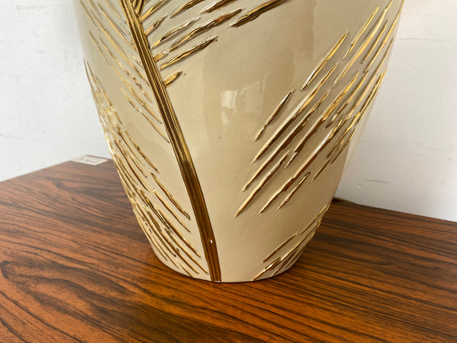 WMK Schöne und sehr gut erhaltene Vintage Tischlampe mit kunstvollem Lampenfuß aus weiß-goldenem Porzellan und weißem etwas verschmutztem Lampenschirm # Tischleuchte Leselampe Vasenlampe Licht Leuchte