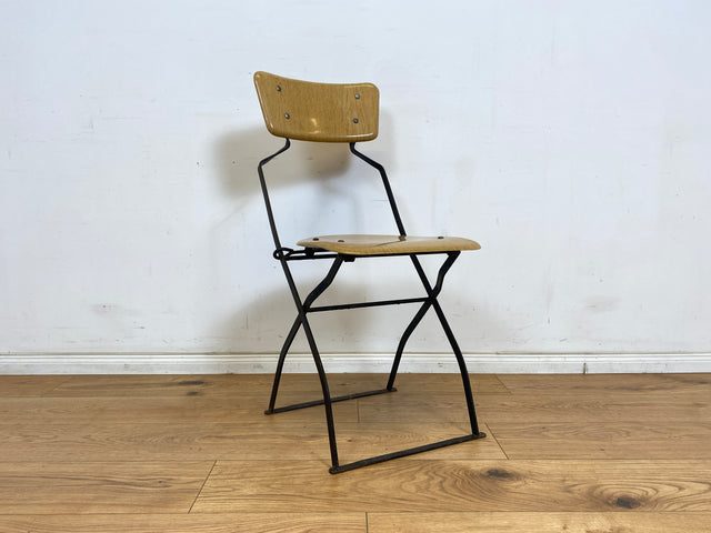 WMK Seltener und formschöner 70er Jahre Klappstuhl in gutem Zustand mit stabilem Metallrahmen # Klappstuhl Stuhl Küchenstuhl Schulstuhl Holzstuhl Gartenstuhl Mid-Century Retro DDR Vintage