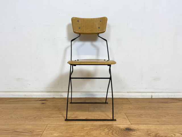 WMK Seltener und formschöner 70er Jahre Klappstuhl in gutem Zustand mit stabilem Metallrahmen # Klappstuhl Stuhl Küchenstuhl Schulstuhl Holzstuhl Gartenstuhl Mid-Century Retro DDR Vintage