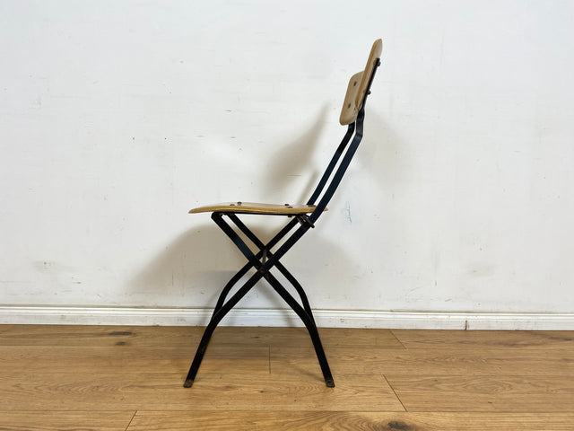 WMK Seltener und formschöner 70er Jahre Klappstuhl in gutem Zustand mit stabilem Metallrahmen # Klappstuhl Stuhl Küchenstuhl Schulstuhl Holzstuhl Gartenstuhl Mid-Century Retro DDR Vintage
