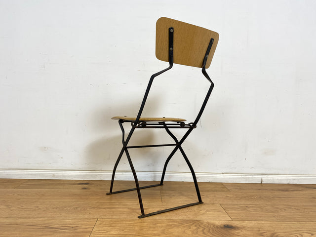 WMK Seltener und formschöner 70er Jahre Klappstuhl in gutem Zustand mit stabilem Metallrahmen # Klappstuhl Stuhl Küchenstuhl Schulstuhl Holzstuhl Gartenstuhl Mid-Century Retro DDR Vintage