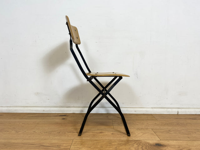 WMK Seltener und formschöner 70er Jahre Klappstuhl in gutem Zustand mit stabilem Metallrahmen # Klappstuhl Stuhl Küchenstuhl Schulstuhl Holzstuhl Gartenstuhl Mid-Century Retro DDR Vintage