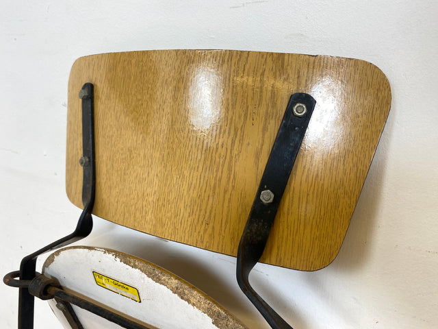 WMK Seltener und formschöner 70er Jahre Klappstuhl in gutem Zustand mit stabilem Metallrahmen # Klappstuhl Stuhl Küchenstuhl Schulstuhl Holzstuhl Gartenstuhl Mid-Century Retro DDR Vintage