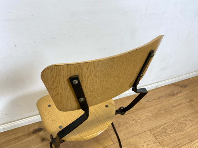 WMK Seltener und formschöner 70er Jahre Klappstuhl in gutem Zustand mit stabilem Metallrahmen # Klappstuhl Stuhl Küchenstuhl Schulstuhl Holzstuhl Gartenstuhl Mid-Century Retro DDR Vintage