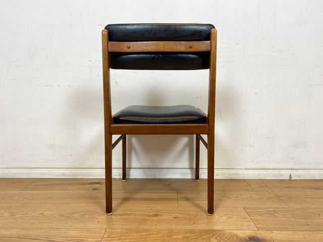WMK # Set aus 4 sehr gut erhaltenen skandinavischen Mid-Century Esszimmerstühlen aus edlem Teak mit schwarzem Kunstleder Bezug # Stühle Küchenstühle Lederstühle Danish Design Vintage 60er Teak